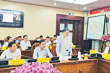 Ông Đỗ Đình Huế, Thành viên Hội đồng quản trị Công ty cổ phần Đầu tư Bất động sản Đông Dương phản ánh khó khăn với lãnh đạo tỉnh Bà Rịa-Vũng Tàu.