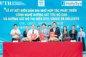 Ba đơn vị cùng thực hiện ký thỏa thuận hợp tác tăng cường hợp tác trong đào tạo, nghiên cứu khoa học về đường sắt tốc độ cao và đường sắt đô thị.