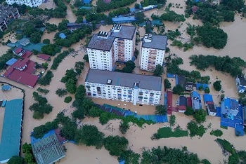 Trước những rủi ro khí hậu đang ngày càng gia tăng, đầu tư vào các hệ thống cảnh báo sớm đầy sáng tạo dưới dạng các giải pháp kỹ thuật số là cách hiệu quả để bù đắp những tổn thất kinh tế và bảo vệ mạng sống con người.