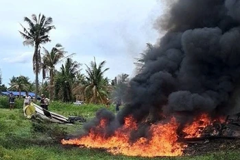 [Video] Trực thăng rơi khiến 3 cảnh sát Thái Lan thiệt mạng