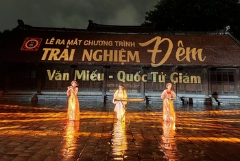 Di tích Văn Miếu Miếu- Quốc Tử Giám chính thức đón khách đến với tour du lịch đêm.