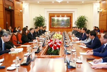 Quang cảnh hội đàm giữa Đoàn đại biểu Đảng Cộng sản Việt Nam và Đoàn đại biểu Đảng Cộng sản Trung Quốc (Ảnh: TTXVN)