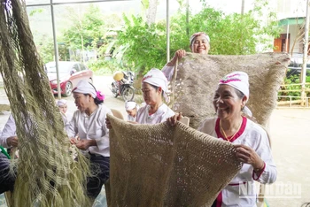 Võng gai của đồng bào Thổ ở Giai Xuân: Từ đồ dùng quen thuộc đến “thương hiệu” OCOP