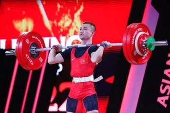 Lực sĩ Lại Gia Thành đoạt hai Huy chương vàng Giải vô địch cử tạ châu Á 2022. (Ảnh: AWF)