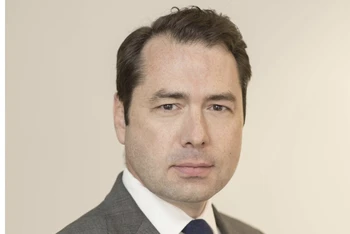 Giám đốc điều hành công ty tư vấn đầu tư BDA Partners, ông Andrew Huntley. (Ảnh: TTXVN)
