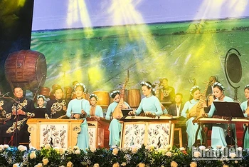 Phát huy tinh thần “Đề cương về Văn hóa Việt Nam” trong bối cảnh mới, cần tiếp tục khai thác mạnh mẽ các giá trị dân tộc để sáng tạo nghệ thuật. (Ảnh: HOÀNG HOA) 