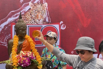 Tưng bừng không khí Tết Songkran tại Thái Lan