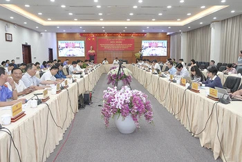 Quang cảnh Hội nghị triển khai Kế hoạch lấy ý kiến về dự thảo Nghị quyết sửa đổi, bổ sung một số điều của Hiến pháp năm 2013.