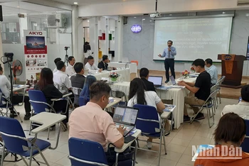 Quang cảnh sự kiện kết nối ý tưởng với chủ đề “Công nghệ chuyển đổi số quản lý và vận hành trường học, doanh nghiệp lĩnh vực giáo dục".