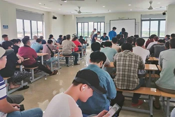 Học viên học sát hạch lái xe ô-tô tại Trung tâm Đào tạo sát hạch Hóc Môn