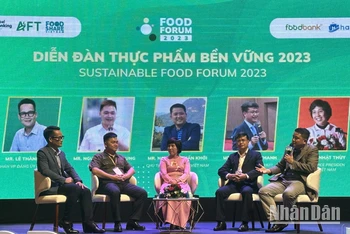 Các đại biểu thảo luận tại Diễn đàn.