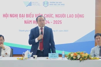 Phó Giáo sư, Tiến sĩ Vũ Hải Quân, Giám đốc Đại học Quốc gia Thành phố Hồ Chí Minh phát biểu tại buổi lễ.