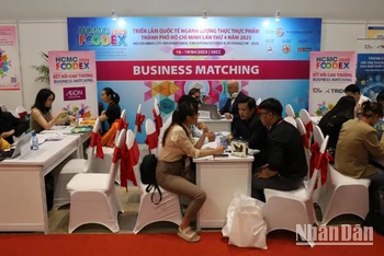 Các doanh nghiệp tìm cơ hội hợp tác, kinh doanh tại buổi kết nối.