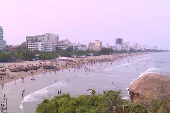 Thanh Hóa thu hút đông đảo du khách trong kỳ nghỉ lễ.