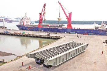 Cấu kiện siêu trường, siêu trọng dự án Sàn nâng Shiplift System, xuất khẩu đến Florida (Mỹ) của Tập đoàn Đại Dũng.