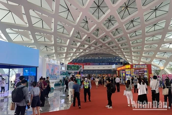 Hội chợ hàng tiêu dùng quốc tế Trung Quốc tổ chức giữa tháng 3/2023. (Ảnh: HỮU HƯNG)