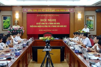 Đồng chí Trần Tuấn Anh phát biểu tại hội nghị.