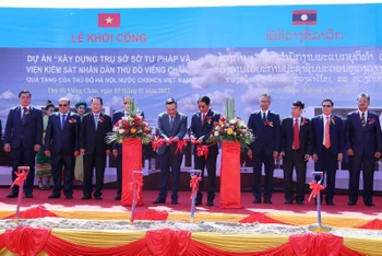 Các đại biểu tại Lễ khởi công. (Ảnh: Trịnh Dũng)