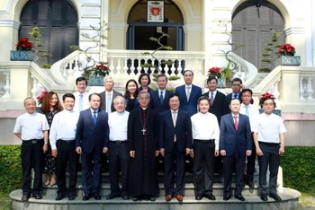 Phó Thủ tướng Thường trực Chính phủ Phạm Bình Minh thăm, chúc mừng Giáng sinh 2023 tại Tòa Tổng Giám mục Tổng Giáo phận Thành phố Hồ Chí Minh. (Ảnh: Hải Minh)