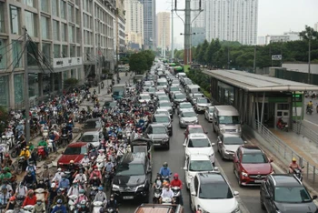 Đường Tố Hữu thường xuyên trong tình trạng ùn tắc.