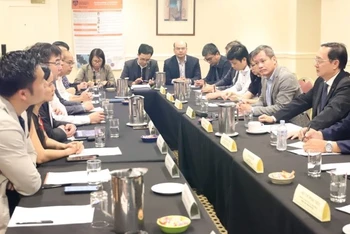 Bộ trưởng Huỳnh Thành Đạt và Đoàn công tác của Bộ Khoa học và Công nghệ làm việc với Hội Trí thức và Chuyên gia Việt Nam tại Australia.
