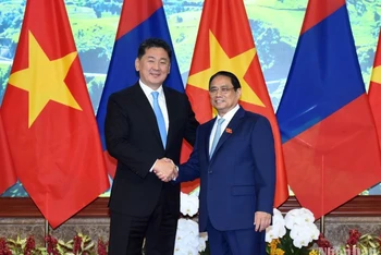 Thủ tướng Phạm Minh Chính và Tổng thống Mông Cổ Ukhnaagiin Khurelsukh.