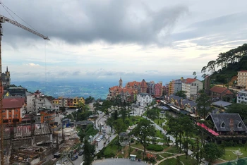 Nhiều ngân hàng đã triển khai các gói vay mua nhà, đầu tư bất động sản với lãi suất hấp dẫn. (Ảnh: THẾ KHẢI)