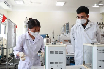 Hoạt động nghiên cứu thực hành của thầy trò Đại học Quốc gia Hà Nội.