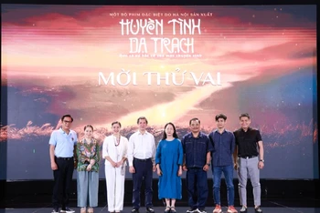 Các thành viên Ban Giám khảo và một số diễn viên tham gia sự kiện.