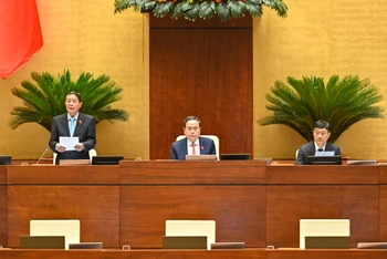 Chủ tịch Quốc hội Trần Thanh Mẫn cùng các Phó Chủ tịch Quốc hội chủ trì và điều hành phiên họp. (Ảnh BÙI GIANG)