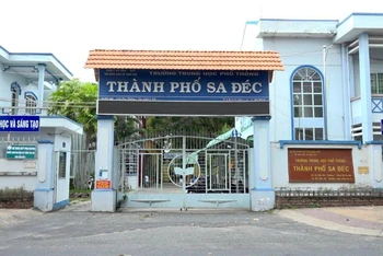 Trường trung học phổ thông thành phố Sa Đéc.
