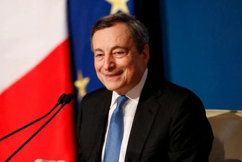 Ông Mario Draghi trong cuộc họp báo tại Rome, Italia, ngày 22/12/2021. (Ảnh: Reuters)