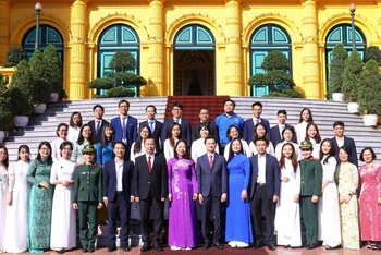 Phó Chủ tịch nước Võ Thị Ánh Xuân gặp mặt các đại biểu các tài năng trẻ khoa học công nghệ.