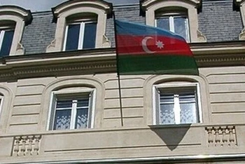 Quang cảnh bên ngoài Đại sứ quán Azerbaijan tại Tehran, Iran. (Ảnh: IRNA/TTXVN)