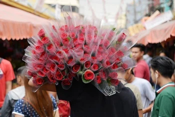 Nhân viên độc thân ở Philippines được trả thêm lương nhân Lễ Tình nhân