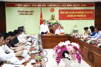 Bộ trưởng Giáo dục và Đào tạo Nguyễn Kim Sơn cho biết sẽ xây dựng Đắk Lắk trở thành trung tâm giáo dục-đào tạo của vùng Tây Nguyên.