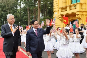 Thủ tướng Phạm Minh Chính chủ trì Lễ đón Thủ tướng Malaysia Dato’ Sri Ismail Sabri bin Yaakob thăm chính thức Việt Nam tháng 3/2022. (Ảnh: TTXVN)