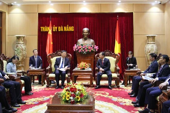 Quang cảnh buổi tiếp đoàn Bí thư Khu ủy Quảng Tây đến thăm và làm việc tại Đà Nẵng.