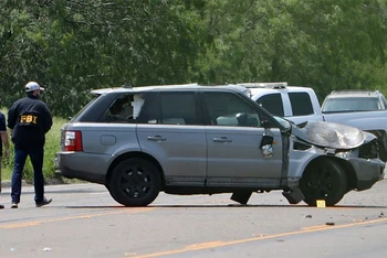 Lực lượng thực thi pháp luật điều tra hiện trường gần Trung tâm Ozanam, bang Texas,, Mỹ, ngày 7/5/2023. (Ảnh: Reuters)
