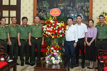 Các cơ quan, đơn vị chúc mừng Báo Nhân Dân nhân dịp 21/6