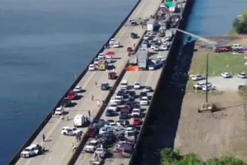 Hiện trường vụ tai nạn giao thông liên hoàn trên cao tốc Interstate 55 ở bang Louisiana, Mỹ ngày 23/10/2023. Ảnh: Sở Cảnh sát bang Louisiana