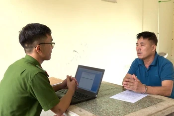Đối tượng Lê Văn Sơn tại cơ quan điều tra.