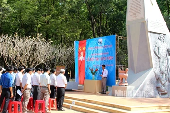 Tượng đài Phú Riềng Đỏ, nơi giáo dục truyền thống yêu nước cho thế hệ trẻ.