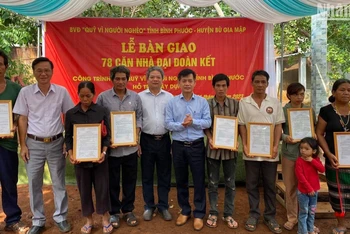 5 năm qua, Bình Phước xây dựng và sửa chữa 5.071 căn nhà đại đoàn kết (trị giá gần 313 tỷ đồng) cho hộ nghèo khó khăn về nhà ở.