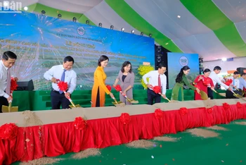 Lãnh đạo tỉnh Bình Phước thực hiện nghi lễ động thổ dự án cao tốc Gia Nghĩa-Chơn Thành.
