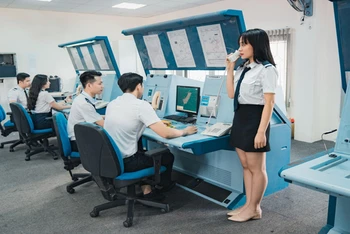 Một buổi học thực hành của sinh viên ngành Quản lý hoạt động bay. Ảnh: HVHKVN