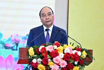 Chủ tịch nước Nguyễn Xuân Phúc phát biểu tại Hội nghị biểu dương Chủ tịch Mặt trận Tổ quốc cấp xã và Trưởng ban Công tác Mặt trận tiêu biểu toàn quốc giai đoạn 2017-2022. Ảnh: ĐĂNG KHOA KHOA)