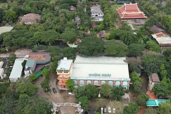 Cổng vào khu du lịch sinh thái Vườn Xoài.