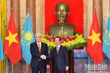Chủ tịch nước Võ Văn Thưởng đón, hội đàm với Tổng thống Cộng hòa Kazakhstan Kassym-Jomart Tokayev (Ảnh: THỦY NGUYÊN) 