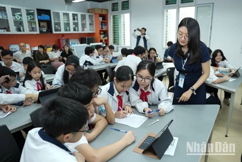 Giáo viên, học sinh trong một tiết học (Ảnh minh hoạ)